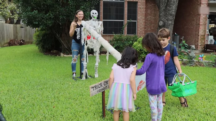 Parents Come Up With A "Candy Slide" For Safe Trick-Or-Treating This Halloween Parents Come Up With A "Candy Slide" For Safe Trick-Or-Treating This Halloween