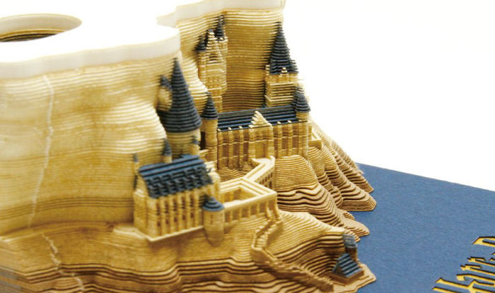Perfect Gift For Every Harry Potter Fan: This Memo Pad Reveals Hogwarts Castle The More You Peel It Away Perfect Gift For Every Harry Potter Fan: This Memo Pad Reveals Hogwarts Castle The More You Peel It Away