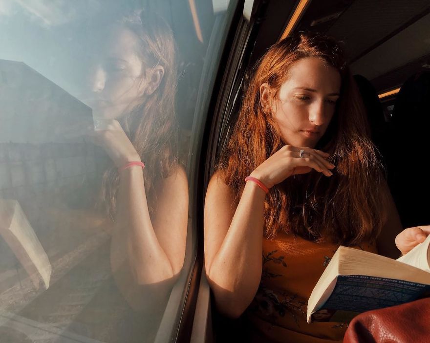 Woman Uses Her iPhone To Photograph Other Passengers On Their Way To Work And The Result Is Pure Art