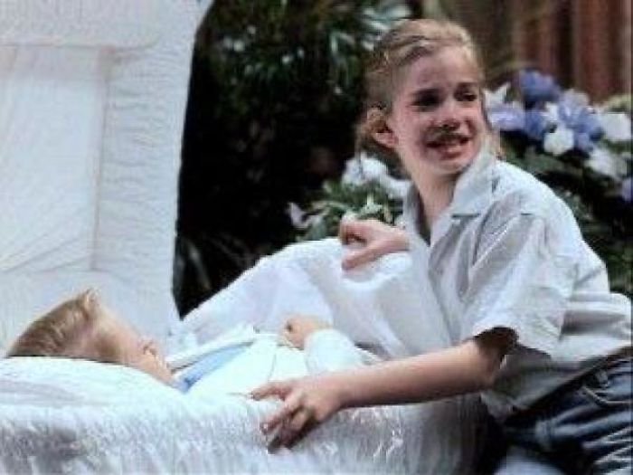 In My Girl (1991), A Distraught Vada Stands Over Her Friend And Yells “Where Are His Glasses? He Can’t See Without His Glasses!”. However, He Can’t See Because He’s Dead.