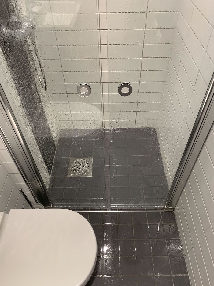 The 1'5” Gap In This Norwegian Hotel Shower Door