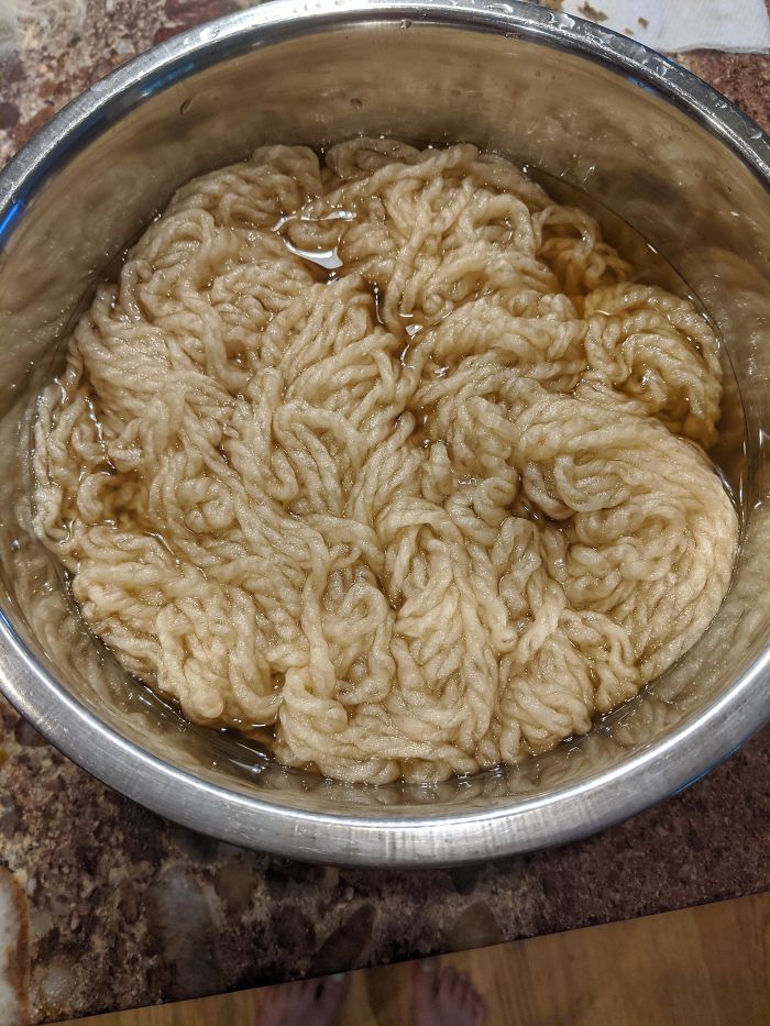 I'm Dyeing Yarn And It Looks Like Beef Ramen
