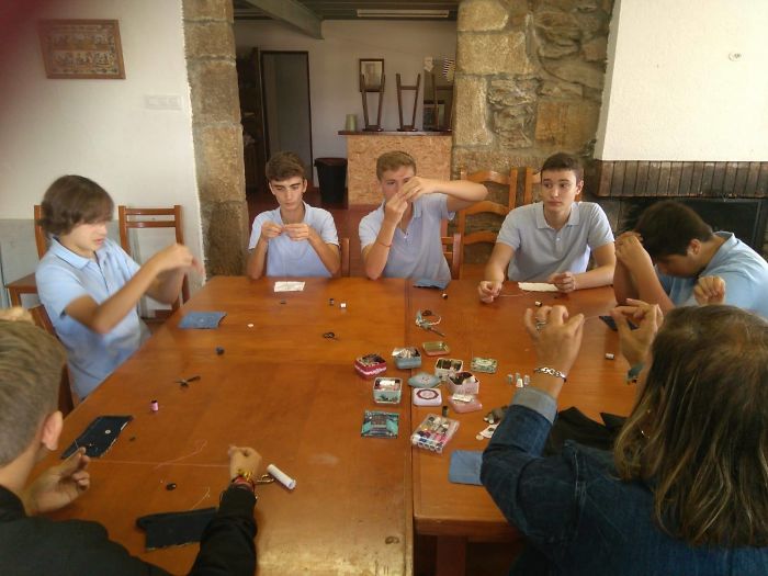 School In Spain Teaches Boys How To Do Chores, And People Have Mixed Reactions School In Spain Teaches Boys How To Do Chores, And People Have Mixed Reactions