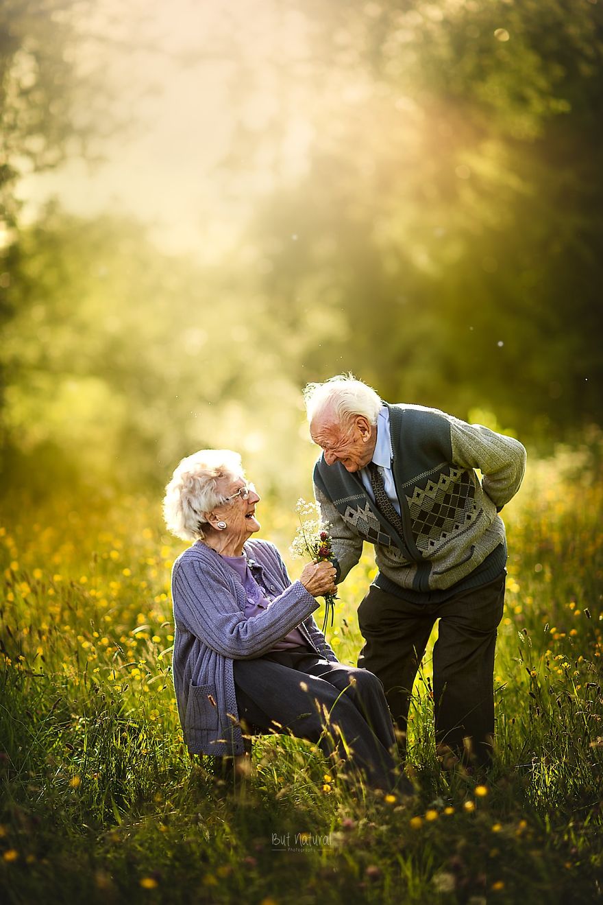 I Photographed This Couple In Their 90s Who Has Been Together For 72 Years To Show What True Love Looks Like (16 Pics)