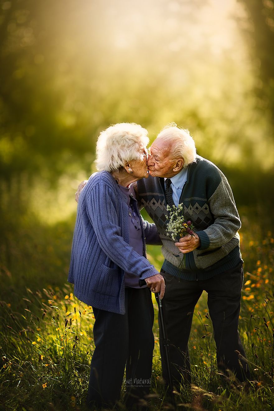 I Photographed This Couple In Their 90s Who Has Been Together For 72 Years To Show What True Love Looks Like (16 Pics)