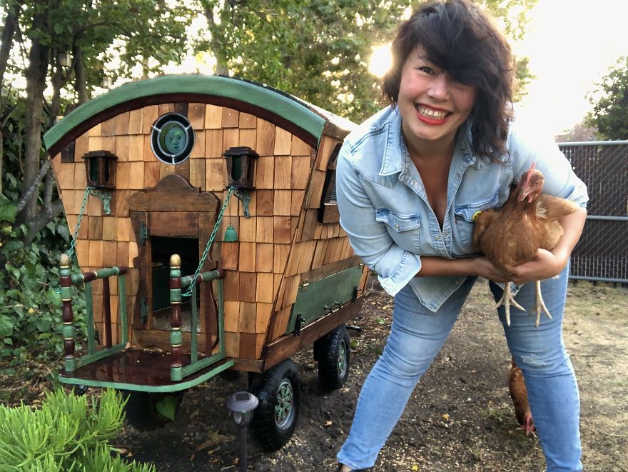 I've Built This DIY Chicken Coop Out Of Up-Cycled Items During Quarantine (16 Pics) I've Built This DIY Chicken Coop Out Of Up-Cycled Items During Quarantine (16 Pics)