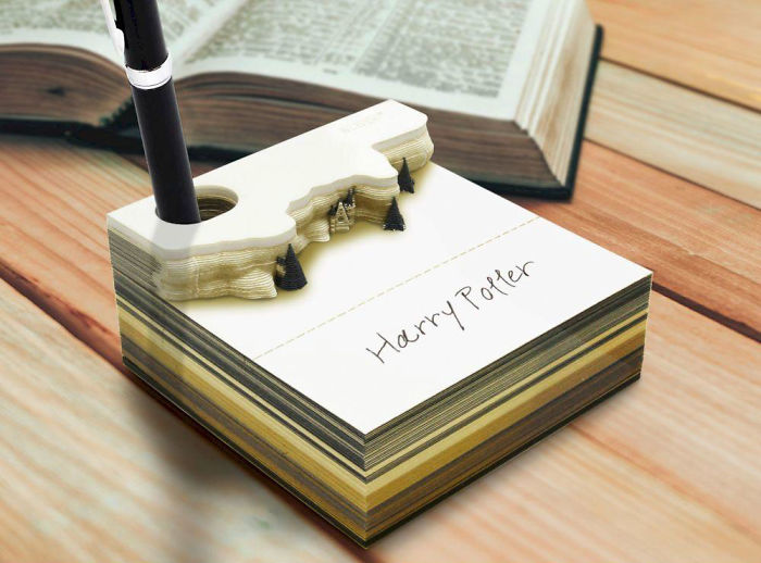 Perfect Gift For Every Harry Potter Fan: This Memo Pad Reveals Hogwarts Castle The More You Peel It Away Perfect Gift For Every Harry Potter Fan: This Memo Pad Reveals Hogwarts Castle The More You Peel It Away