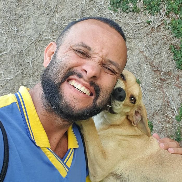 This Brazilian Postman Breaks The Stereotype That Dogs Don't Like Postmen (120 Pics)