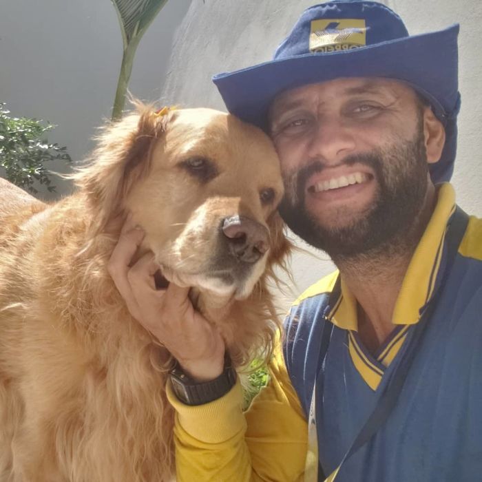 This Brazilian Postman Breaks The Stereotype That Dogs Don't Like Postmen (120 Pics)