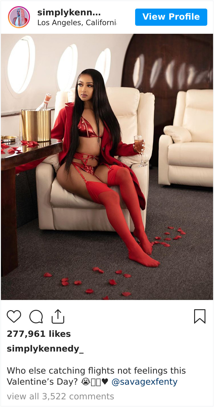 Turns Out, Influencers Are Using Studio Sets To Make Them Look Like They're Flying On Private Planes And Here're 6 Examples