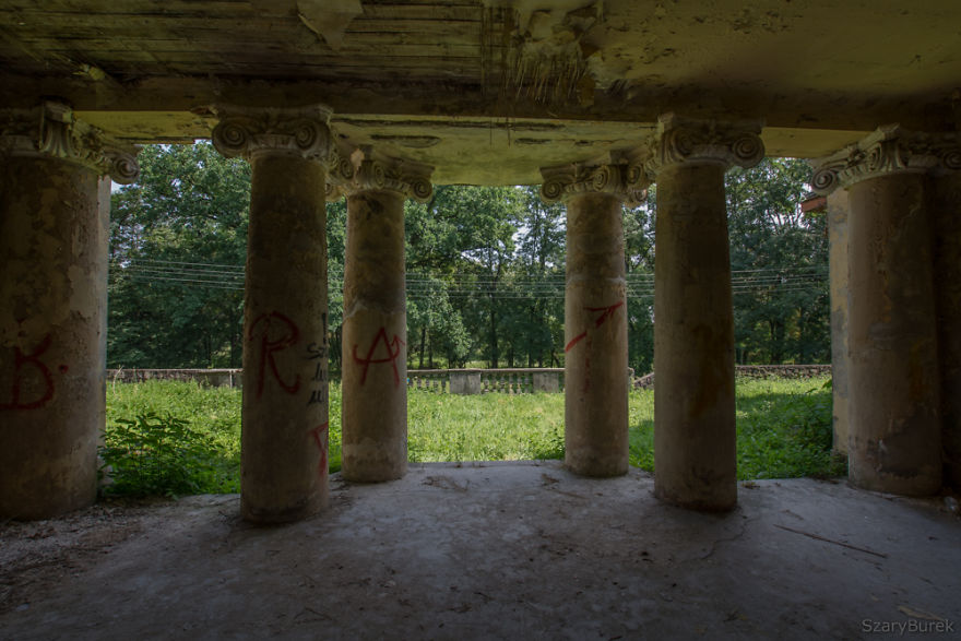 I Captured The Eerie Beauty Of this Abandoned Palace In Poland (30 Pics)