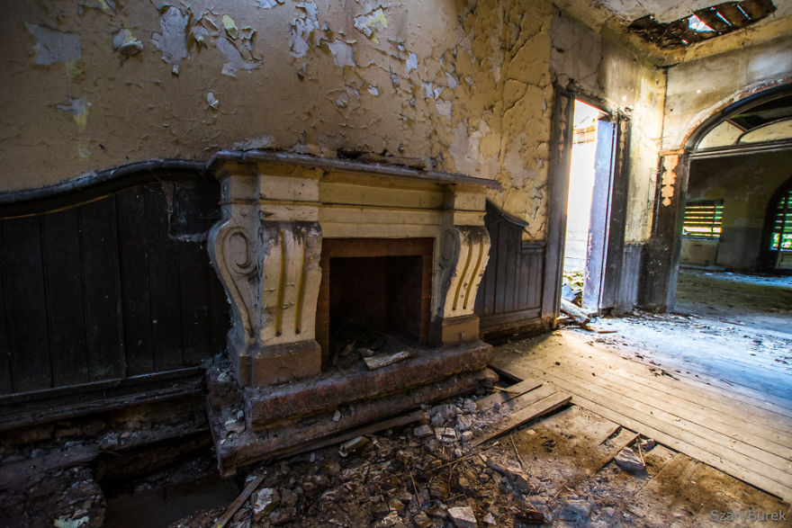 I Captured The Eerie Beauty Of this Abandoned Palace In Poland (30 Pics) I Captured The Eerie Beauty Of this Abandoned Palace In Poland (30 Pics)