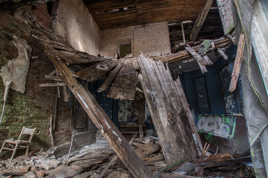 I Captured The Eerie Beauty Of this Abandoned Palace In Poland (30 Pics) I Captured The Eerie Beauty Of this Abandoned Palace In Poland (30 Pics)