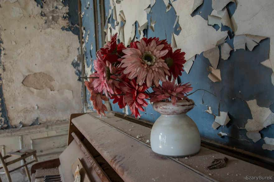 I Captured The Eerie Beauty Of this Abandoned Palace In Poland (30 Pics) I Captured The Eerie Beauty Of this Abandoned Palace In Poland (30 Pics)