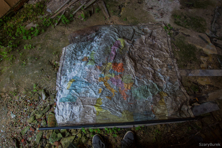 I Captured The Eerie Beauty Of this Abandoned Palace In Poland (30 Pics) I Captured The Eerie Beauty Of this Abandoned Palace In Poland (30 Pics)