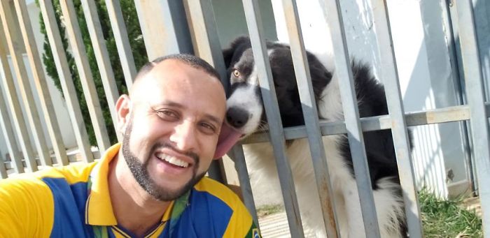 This Brazilian Postman Breaks The Stereotype That Dogs Don't Like Postmen (120 Pics)