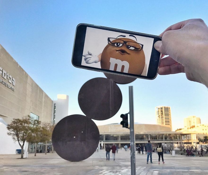 Bringing Everyday Objects To Life With A Smartphone