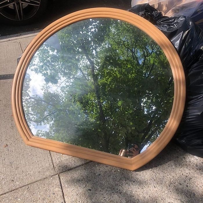 Snow White Would Def Listen To This Mirror. Seeley And Ppw In Windsor Terrace #stoopingbrooklyn