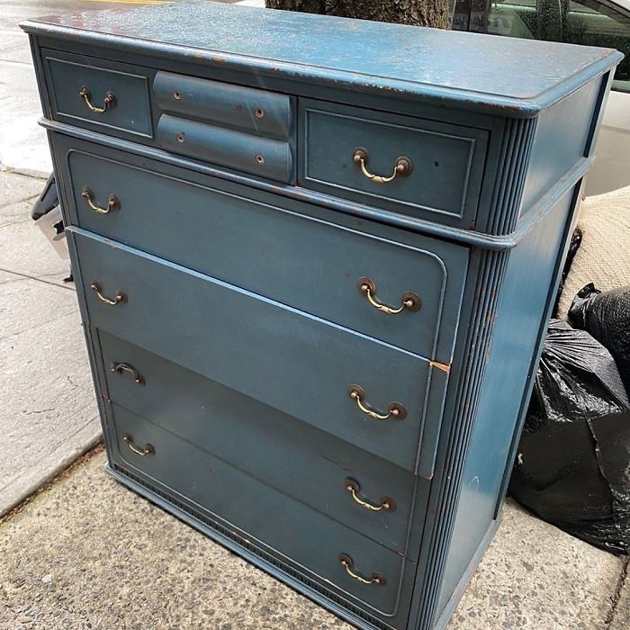 This Beautiful Dresser Is On 5th Ave, Btwn 2nd & 1st Streets In Park Slope. #stooping #stoopingbrooklyn