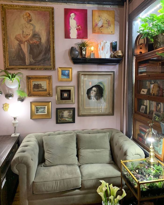 Martha Stewart Couch Is About To Go Out On 92nd Between Columbus And Amsterdam. Not Martha’s Stewart’s Couch, But Rather A Martha Stewart Couch. Just Wanted To Clear That Up. #stooping