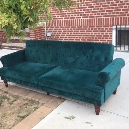 A Strong First Couch Of The Day! 44th Btwn 31st Ave & Broadway In Astoria. #stooping #stoopingqueens