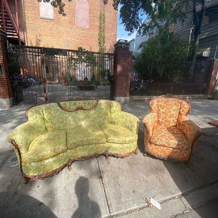 Vintage Dreams Really Do Come True Lads... And They Are At 27 Arion Place, Bushwick (Between Broadway And Bushwick Ave) #stoopingbrooklyn