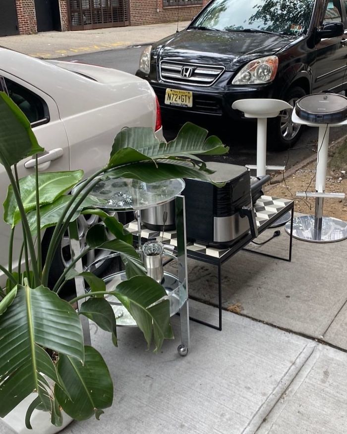 We’ve Got Plants! We’ve Got Stools! We’ve Got An Air Fryer! Thursday Am Stooping Is Already On 🔥!! Haul Outside 170 S 4th St In Williamsburg #stoopingbrooklyn