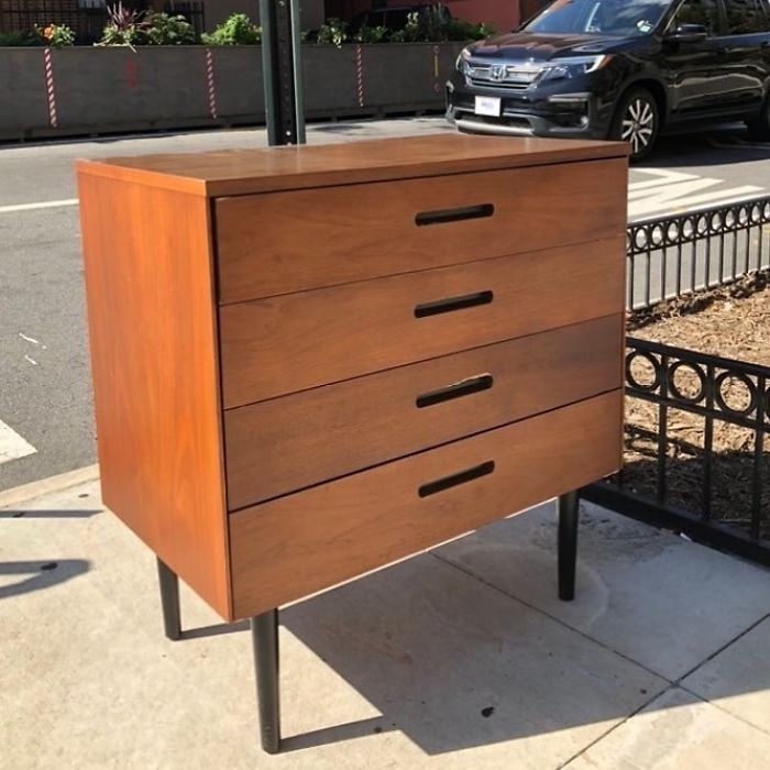 Stooper Also Bringing The Details!0thornet Mid-Century Dresser, Wood Veneer”. Corner Of Dean St And Vanderbilt Ave, Prospect Heights. #stooping #stoopingbrooklyn