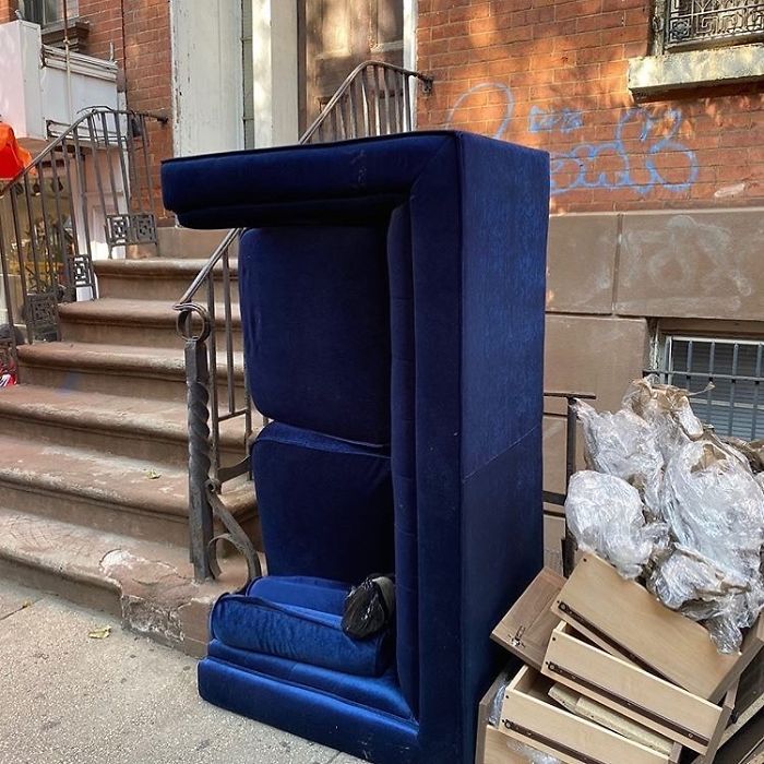 Uh Oh. Blue Velvet Alert! 309 E 9th St #stooping
