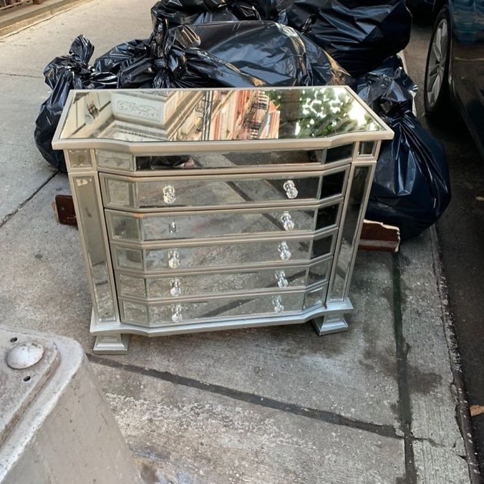 Omg. Mirror Mirror On The... Dresser?? West 112 St @ St Nicholas #stooping