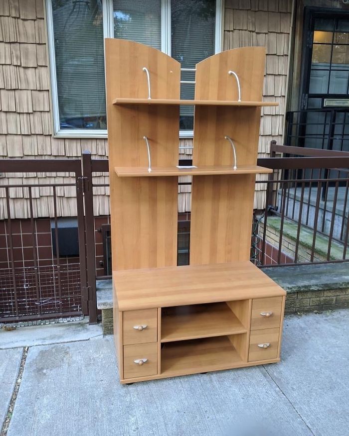 I’m Getting Excited Just Thinking About How I’d Organize All My Trinkets On This Thing. Guernsey And Norman Avenue 🤗 #stoopingbrooklyn