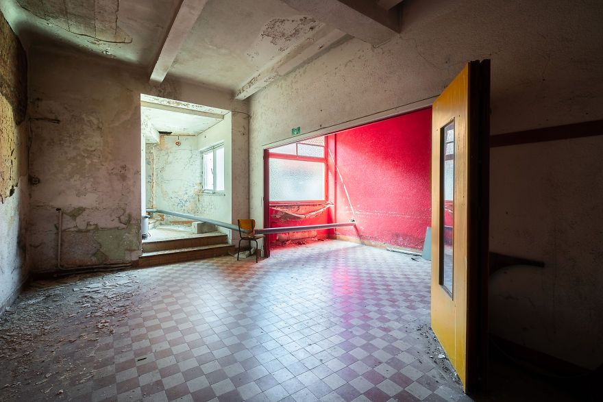 I Visited This Abandoned Movie Theater To Capture These 16 Photographs I Visited This Abandoned Movie Theater To Capture These 16 Photographs