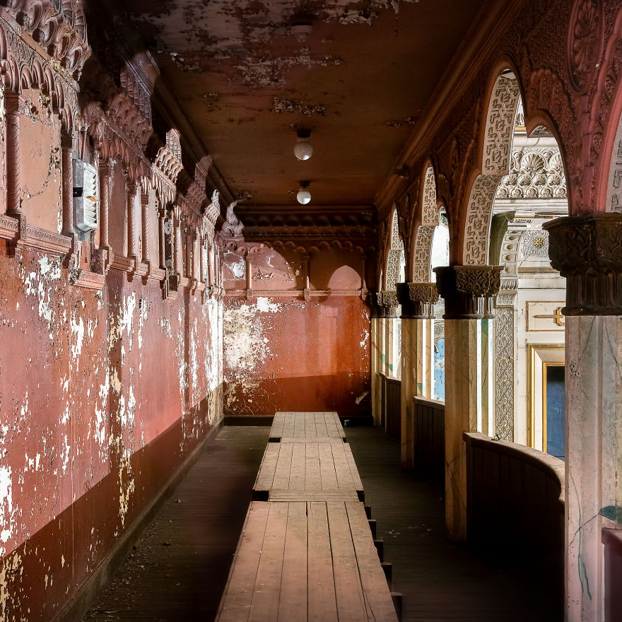I Visited This Abandoned Movie Theater To Capture These 16 Photographs I Visited This Abandoned Movie Theater To Capture These 16 Photographs