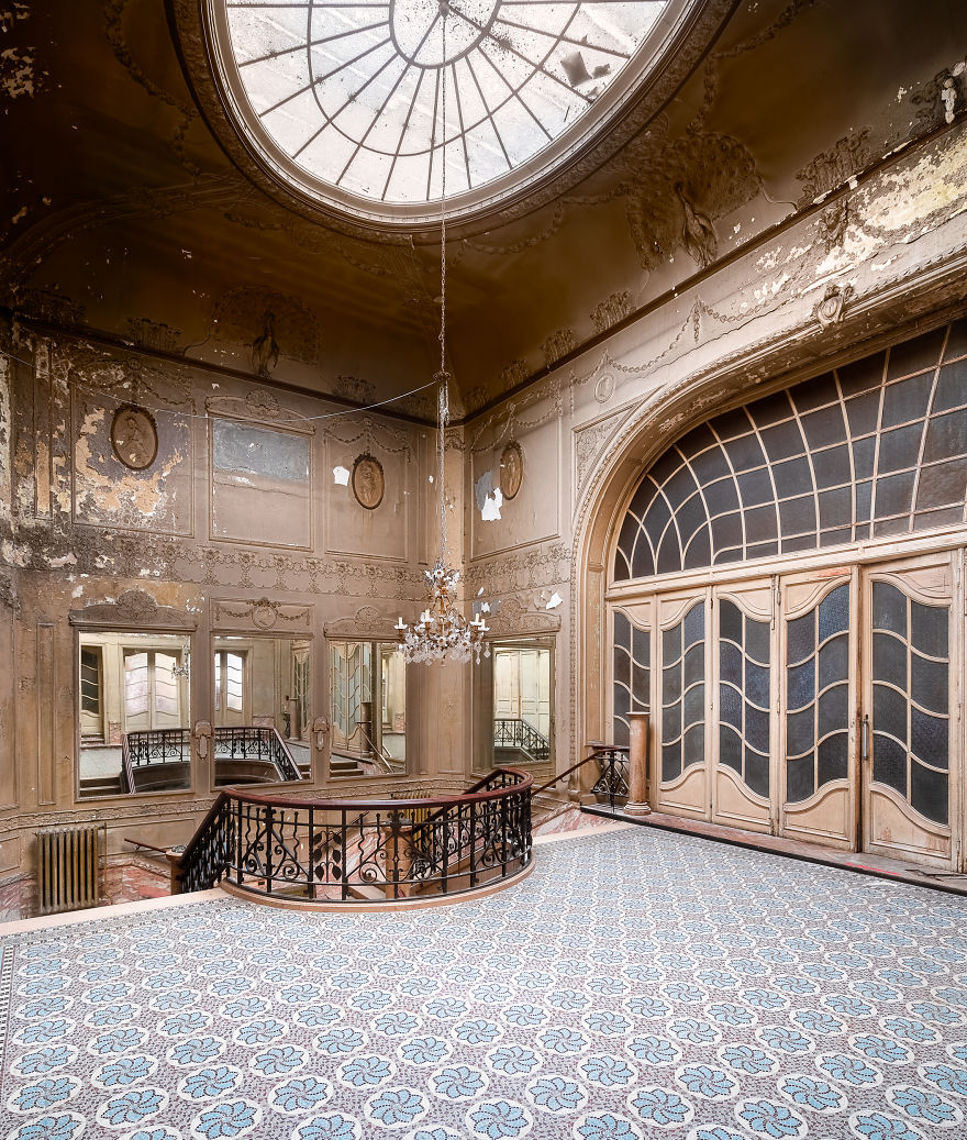 I Visited This Abandoned Movie Theater To Capture These 16 Photographs I Visited This Abandoned Movie Theater To Capture These 16 Photographs