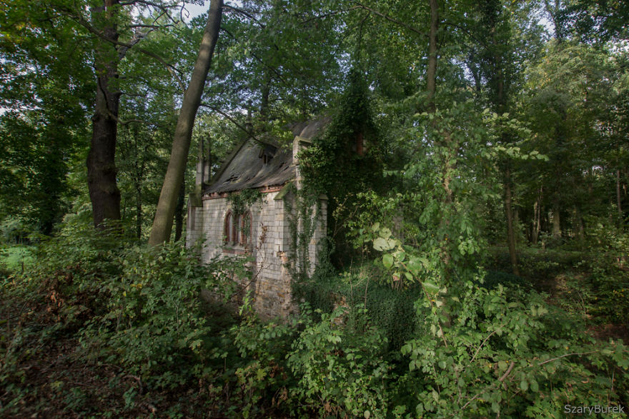 I Found A Beautiful Grave Chapel In The Forest, Poland I Found A Beautiful Grave Chapel In The Forest, Poland