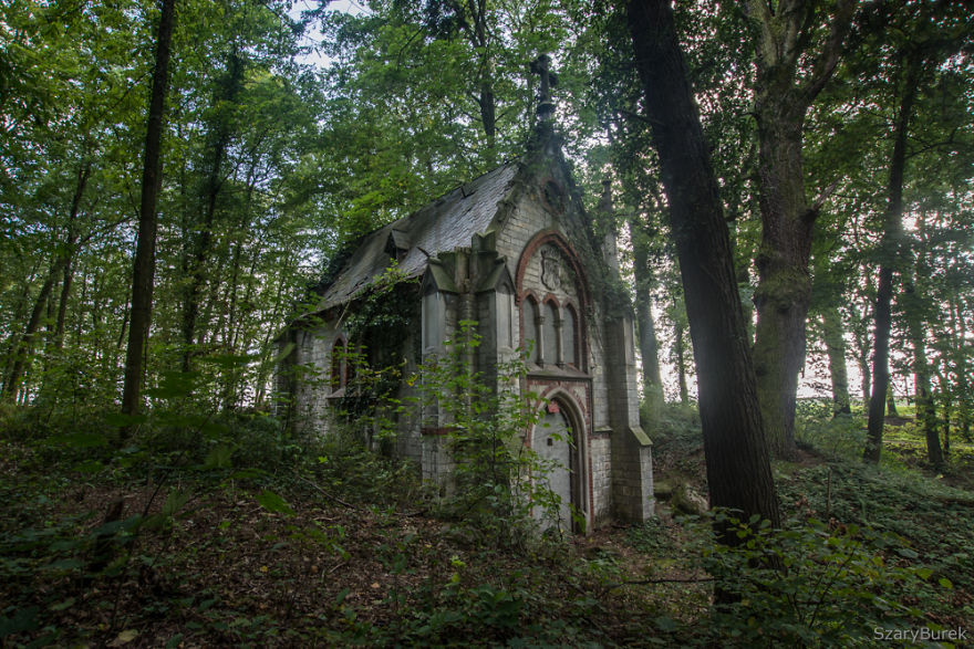 I Found A Beautiful Grave Chapel In The Forest, Poland I Found A Beautiful Grave Chapel In The Forest, Poland