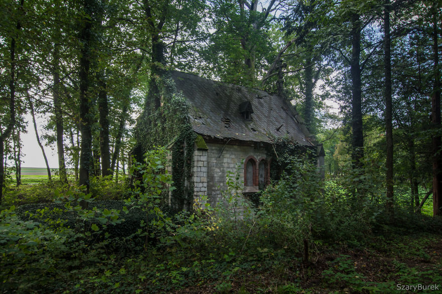 I Found A Beautiful Grave Chapel In The Forest, Poland I Found A Beautiful Grave Chapel In The Forest, Poland