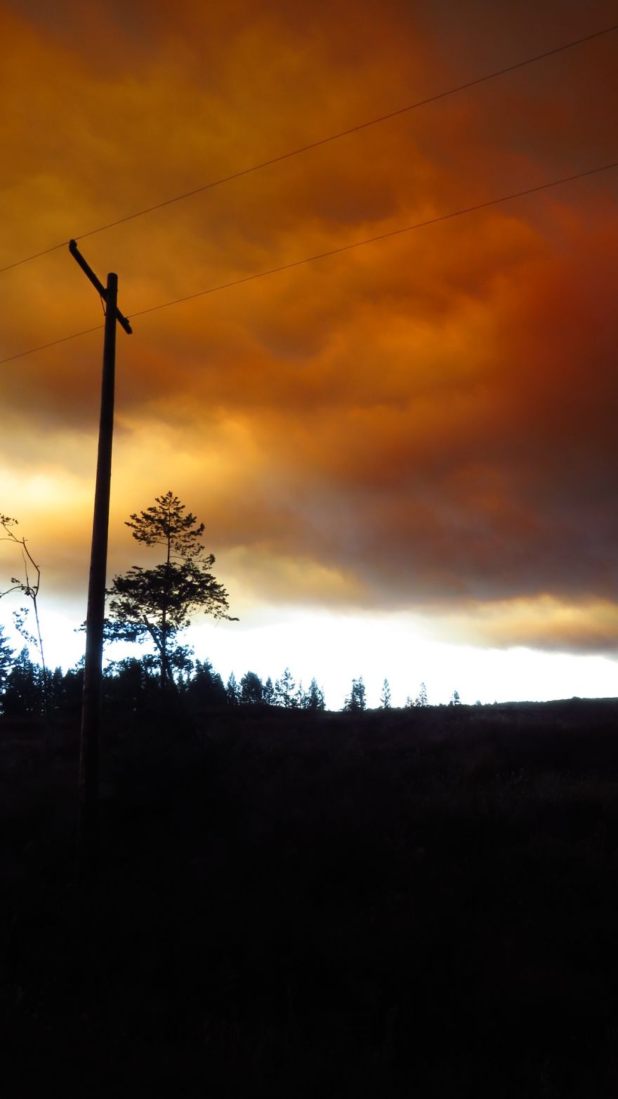I Took These 14 Photos Of Massive Wildfires A Day Before Evacuation From My House In Oregon