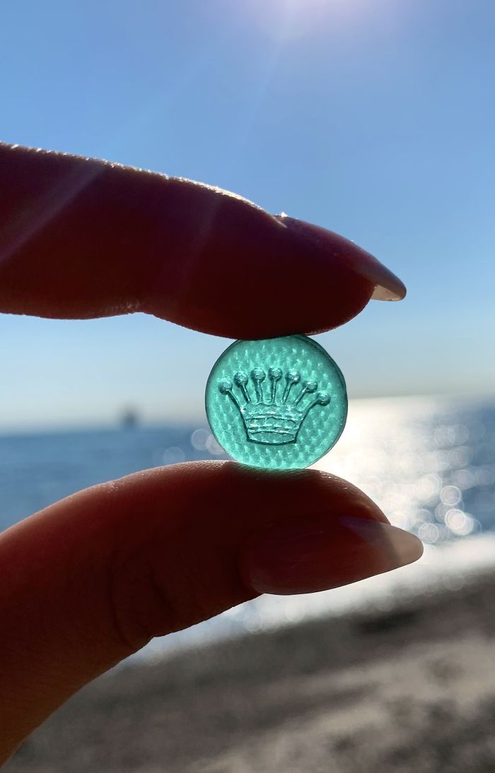 Tiny Glass Piece With A Crown Design