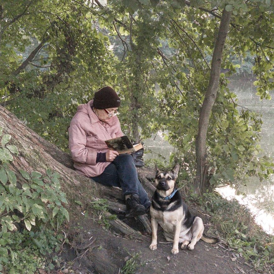 Photographer Reveals Peculiarities Of Russian Daily Life In A Unique Way
