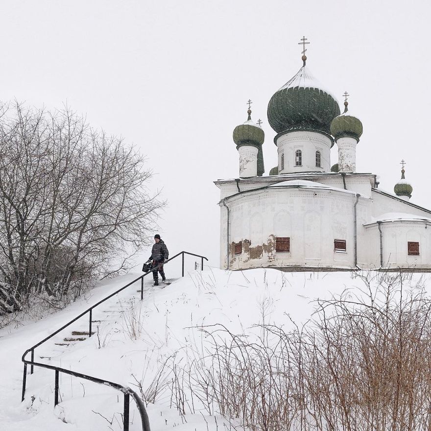 Photographer Reveals Peculiarities Of Russian Daily Life In A Unique Way