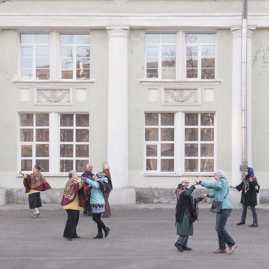 Photographer Reveals Peculiarities Of Russian Daily Life In A Unique Way
