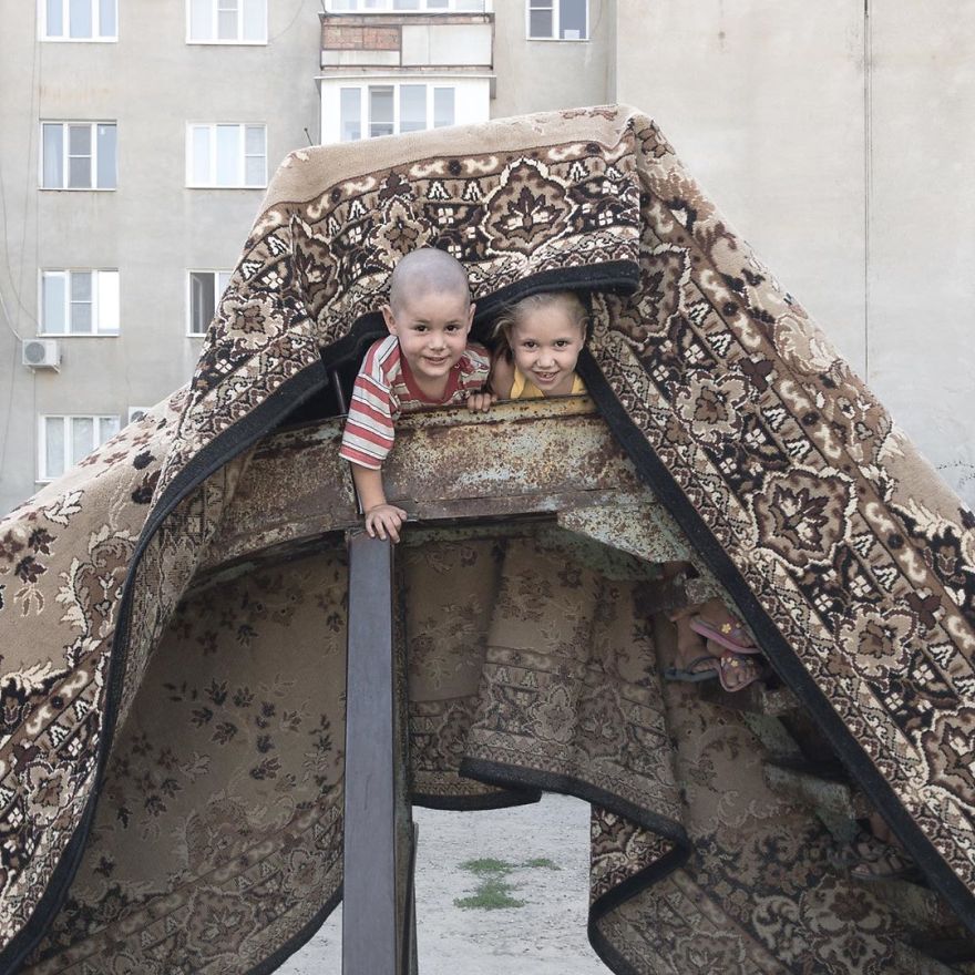 Photographer Reveals Peculiarities Of Russian Daily Life In A Unique Way