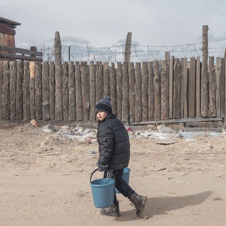 Photographer Reveals Peculiarities Of Russian Daily Life In A Unique Way
