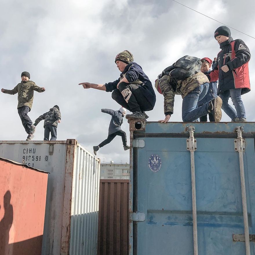 Photographer Reveals Peculiarities Of Russian Daily Life In A Unique Way