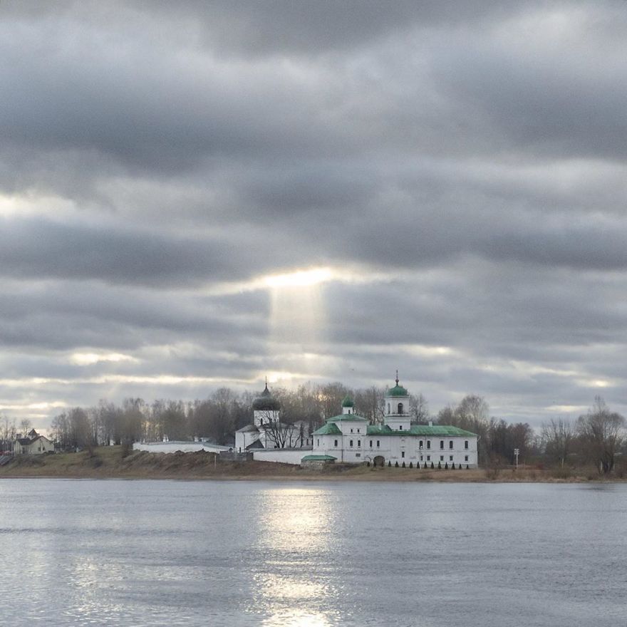Photographer Reveals Peculiarities Of Russian Daily Life In A Unique Way