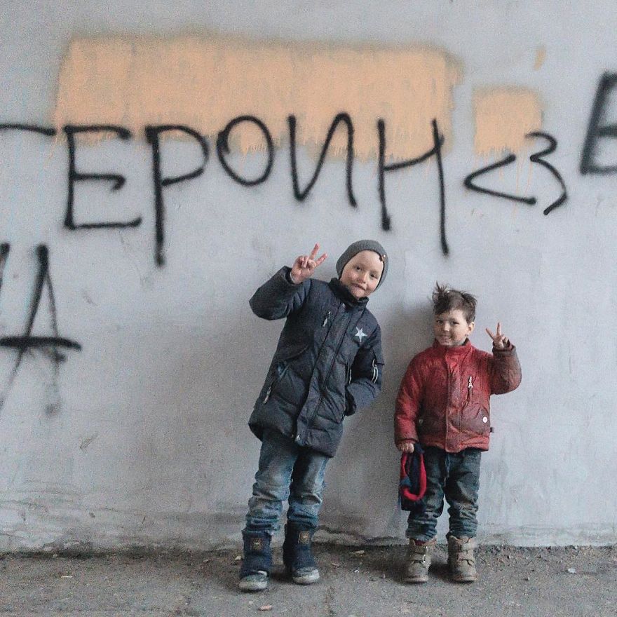 Photographer Reveals Peculiarities Of Russian Daily Life In A Unique Way