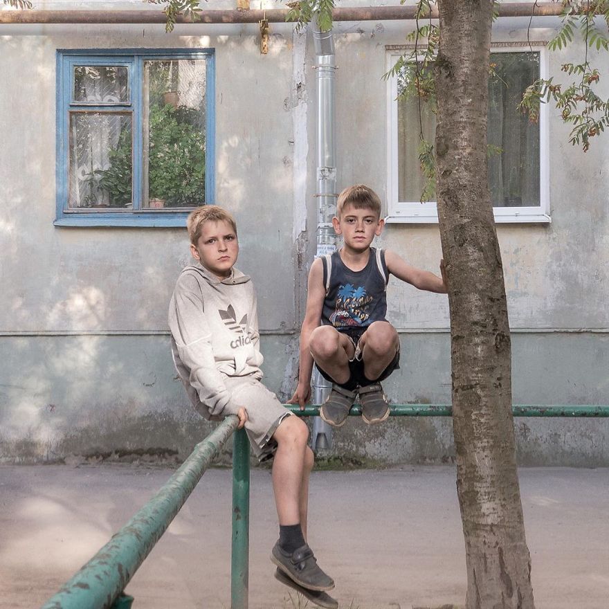 Photographer Reveals Peculiarities Of Russian Daily Life In A Unique Way