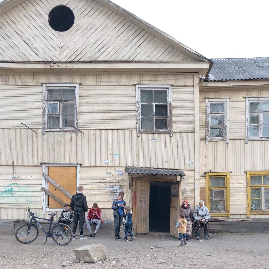 Photographer Reveals Peculiarities Of Russian Daily Life In A Unique Way