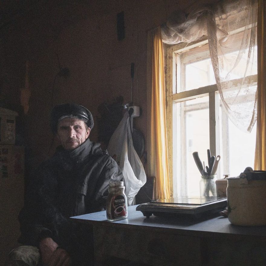 Photographer Reveals Peculiarities Of Russian Daily Life In A Unique Way